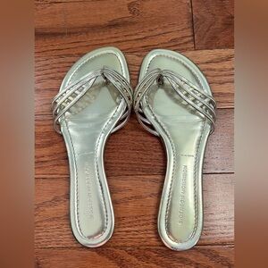 Sigerson Morrison Metallic Gold Thong Flat sandals Made In Italy 🇮🇹 Sz 8